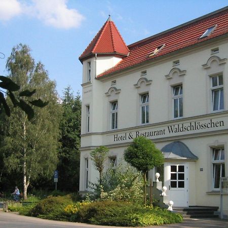 Hotel & Restaurant Waldschlosschen Kyritz Exteriör bild