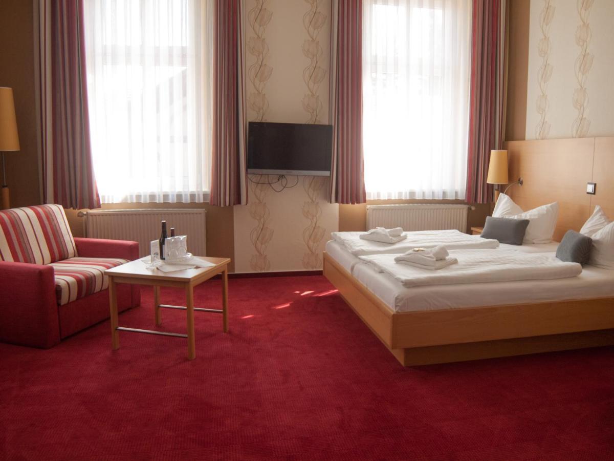 Hotel & Restaurant Waldschloesschen Kyritz Exteriör bild