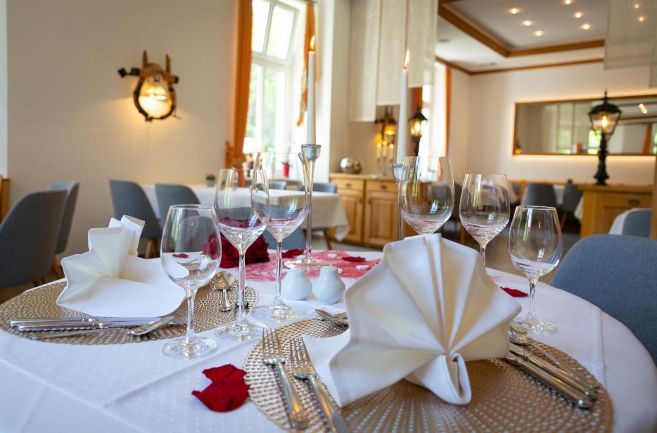 Hotel & Restaurant Waldschloesschen Kyritz Exteriör bild