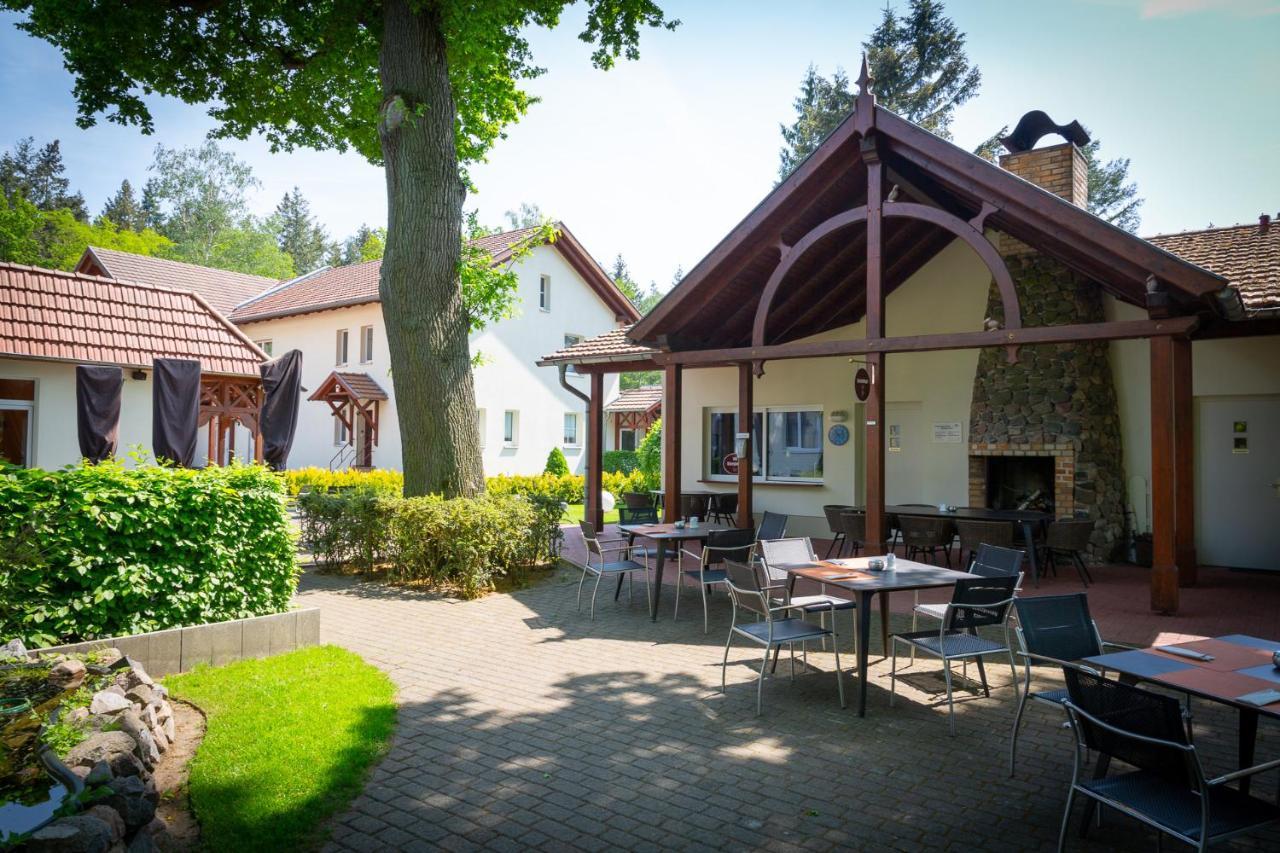 Hotel & Restaurant Waldschloesschen Kyritz Exteriör bild