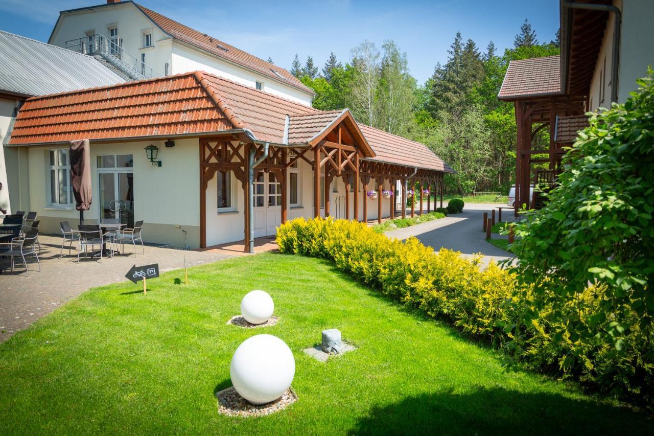 Hotel & Restaurant Waldschloesschen Kyritz Exteriör bild