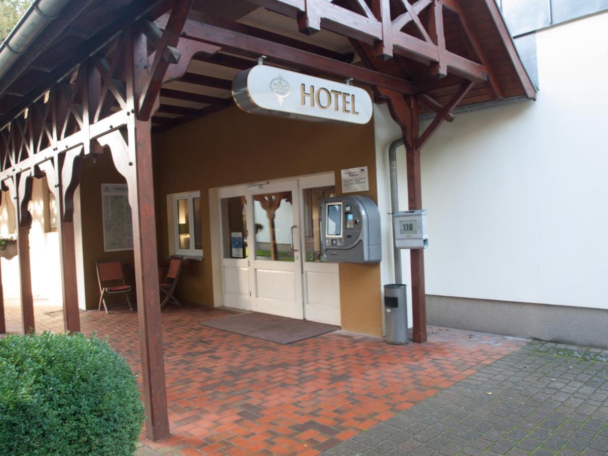 Hotel & Restaurant Waldschloesschen Kyritz Exteriör bild