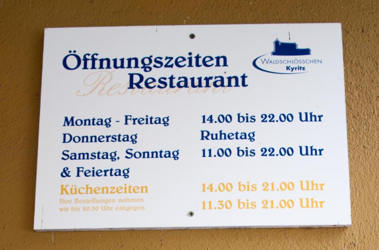 Hotel & Restaurant Waldschlosschen Kyritz Exteriör bild