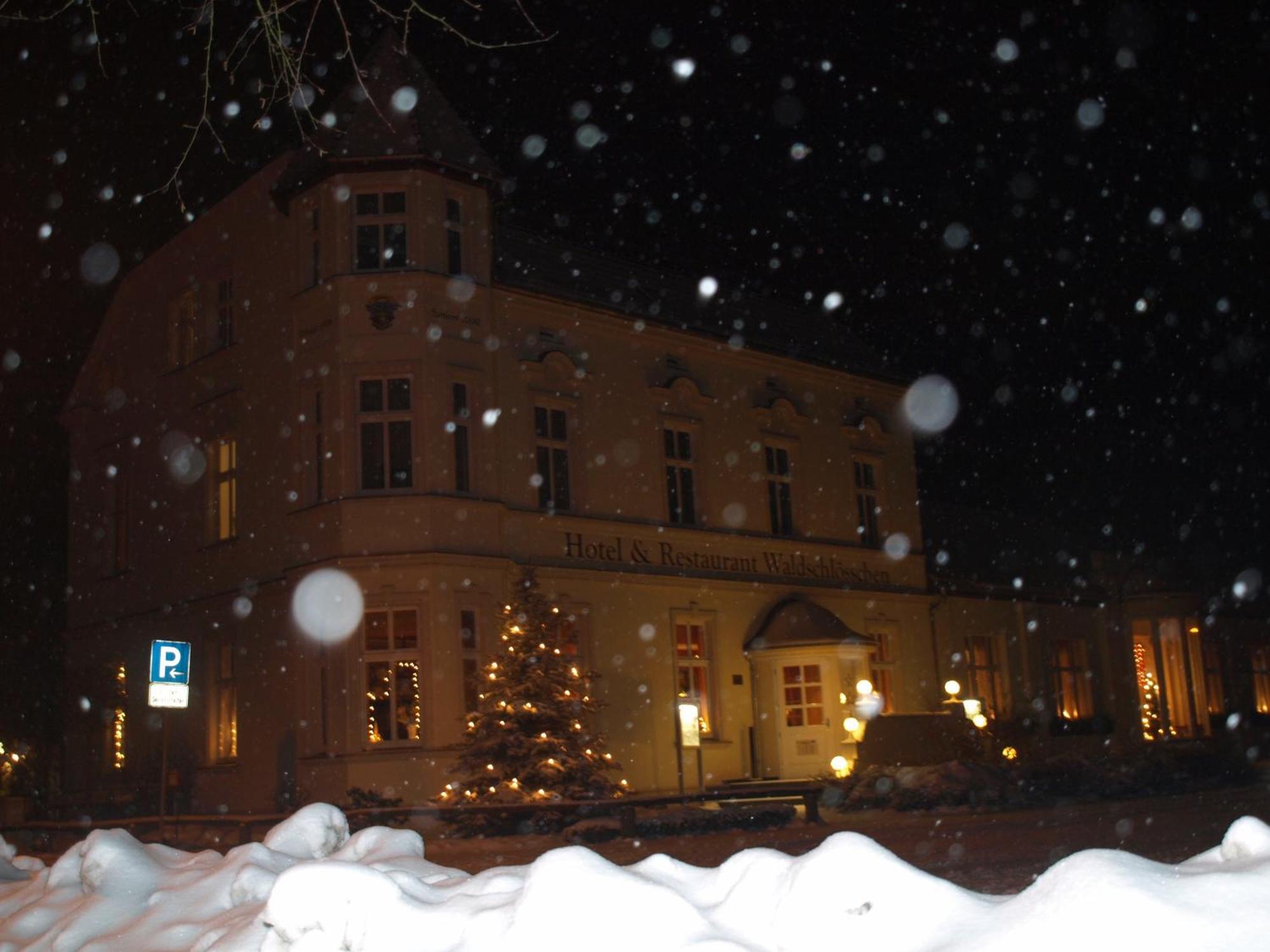 Hotel & Restaurant Waldschloesschen Kyritz Exteriör bild