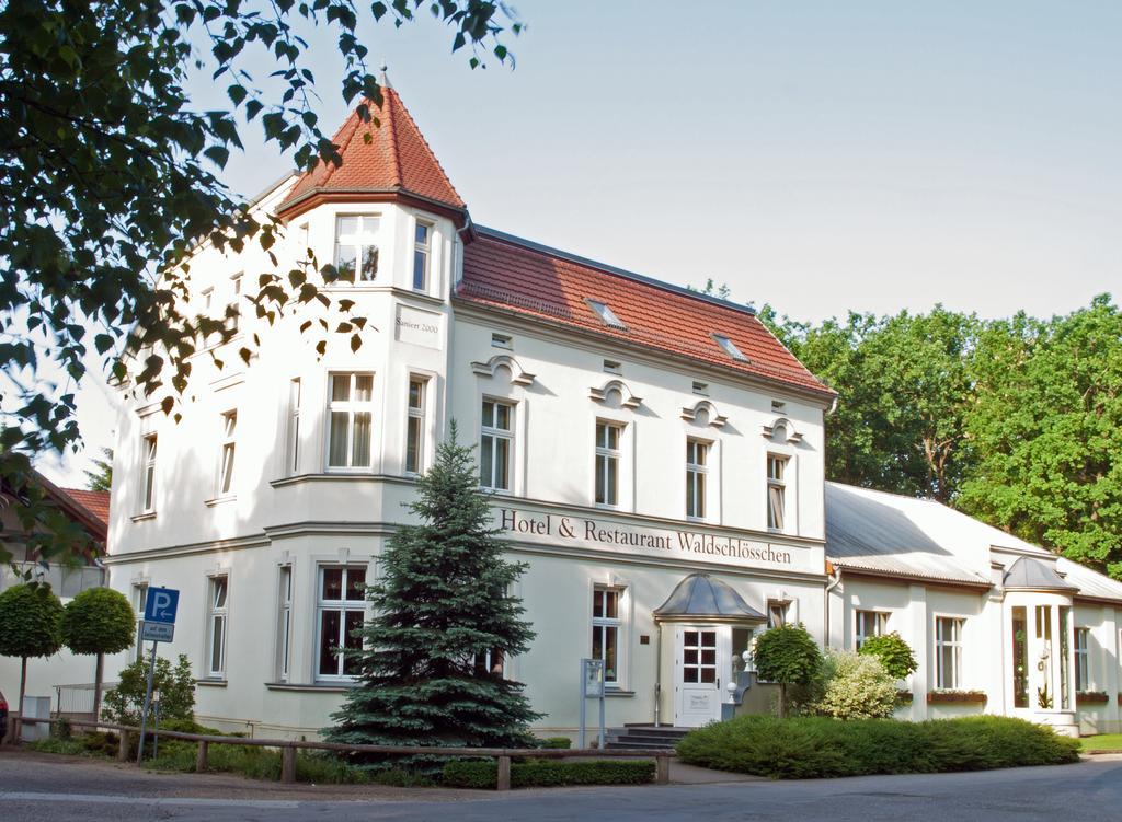 Hotel & Restaurant Waldschloesschen Kyritz Exteriör bild