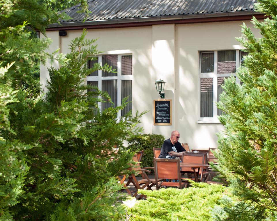 Hotel & Restaurant Waldschloesschen Kyritz Exteriör bild