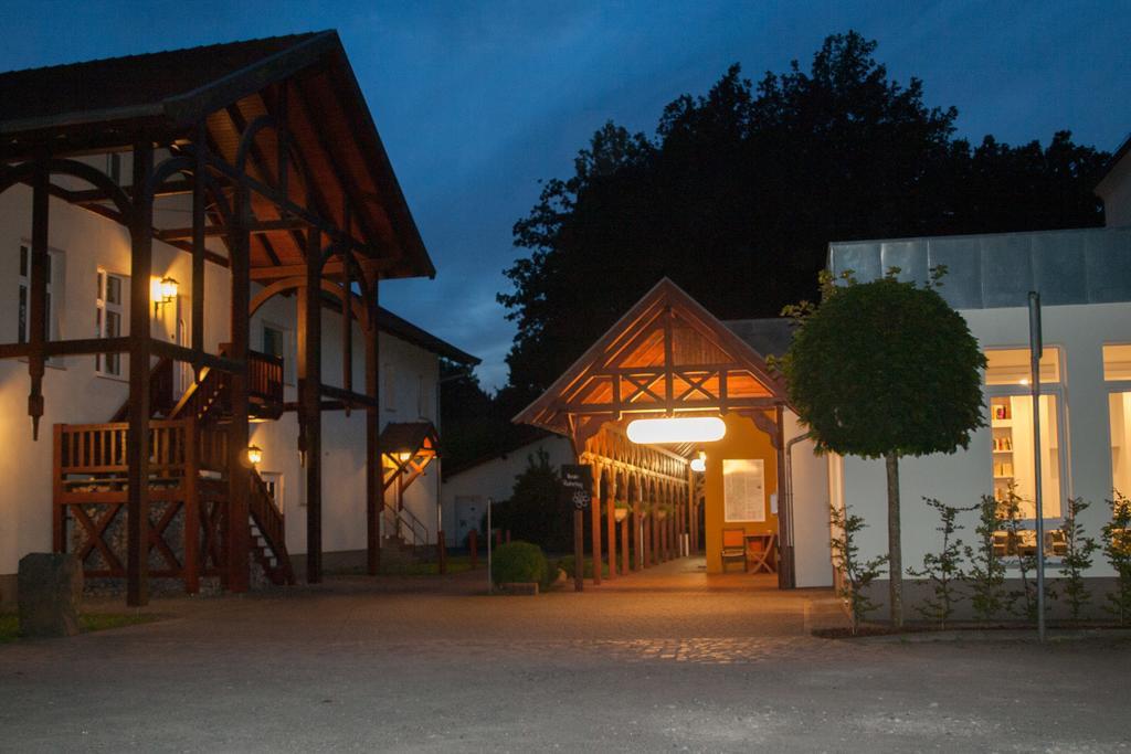 Hotel & Restaurant Waldschloesschen Kyritz Exteriör bild