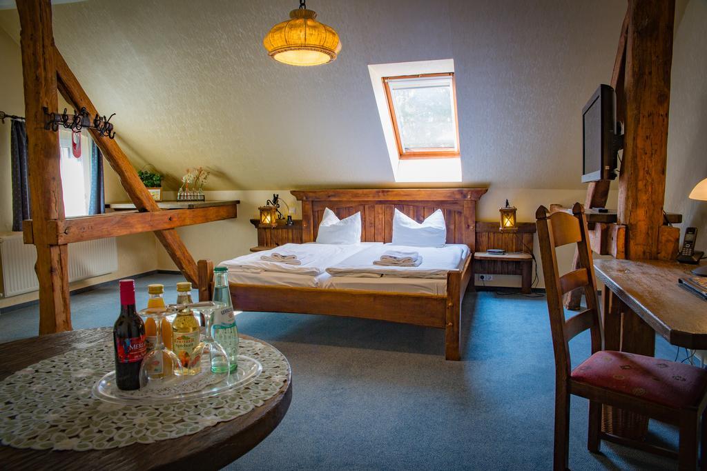 Hotel & Restaurant Waldschloesschen Kyritz Exteriör bild