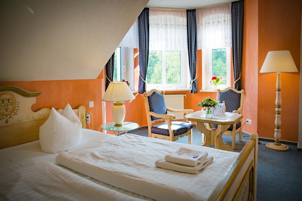 Hotel & Restaurant Waldschloesschen Kyritz Exteriör bild