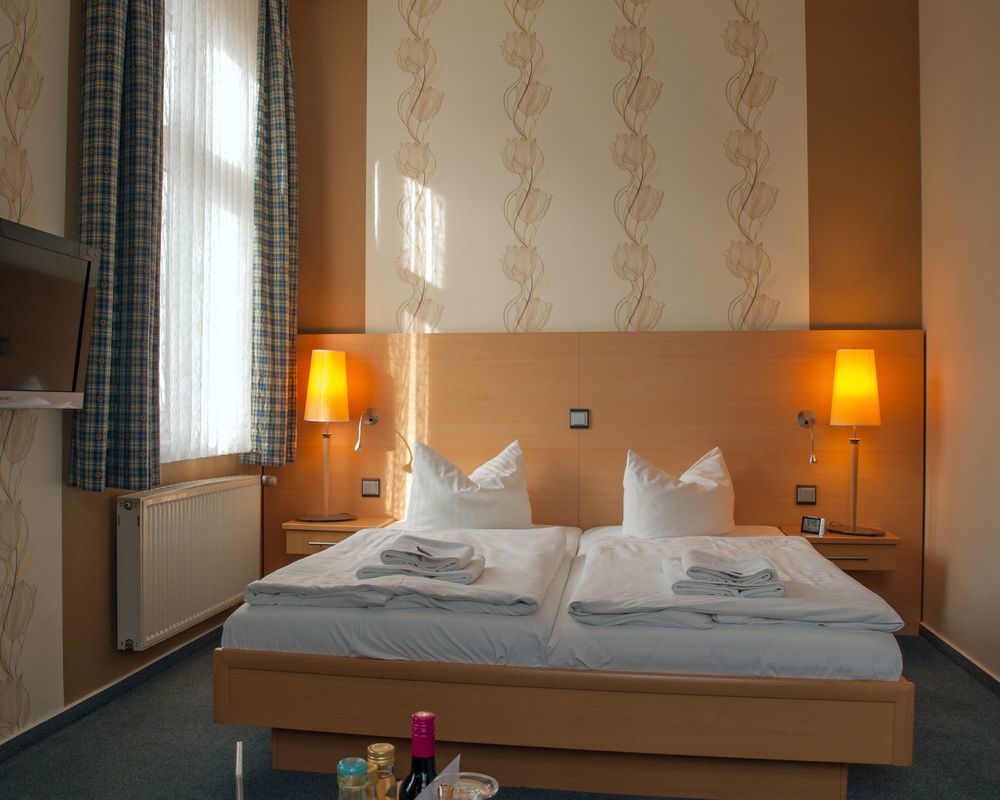 Hotel & Restaurant Waldschloesschen Kyritz Exteriör bild