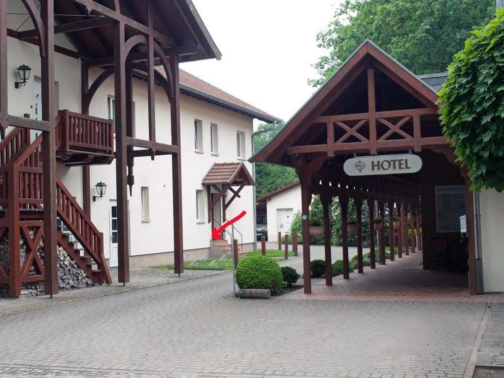 Hotel & Restaurant Waldschloesschen Kyritz Exteriör bild