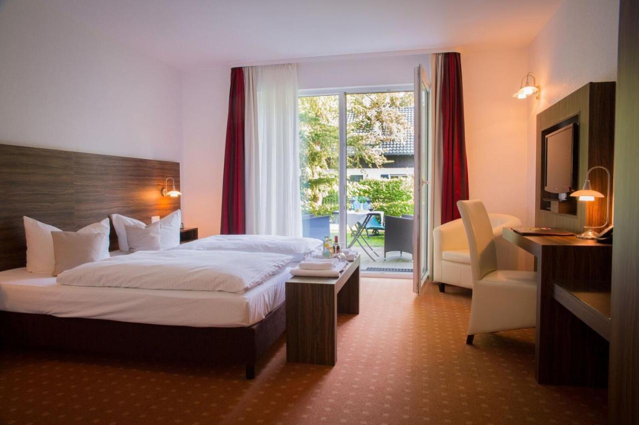 Hotel & Restaurant Waldschloesschen Kyritz Exteriör bild