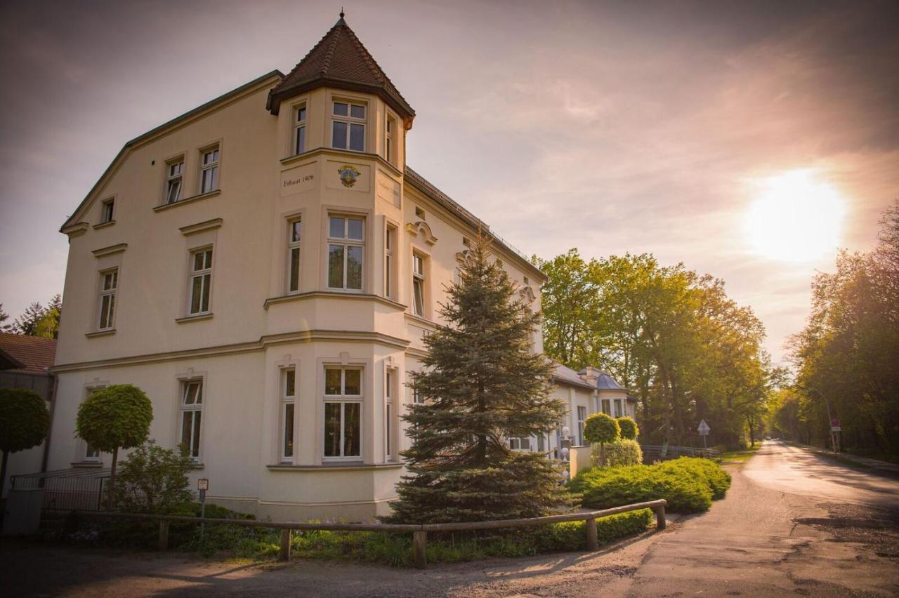 Hotel & Restaurant Waldschloesschen Kyritz Exteriör bild
