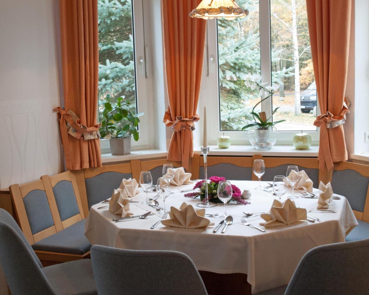 Hotel & Restaurant Waldschloesschen Kyritz Exteriör bild